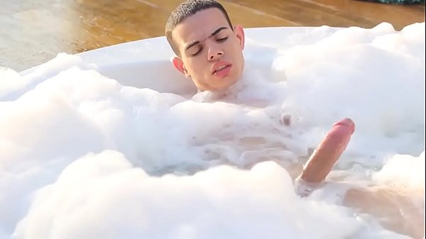 Homens se masturbsndo