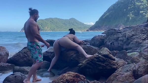 Flagra fe sexo casal transando na praia deserta